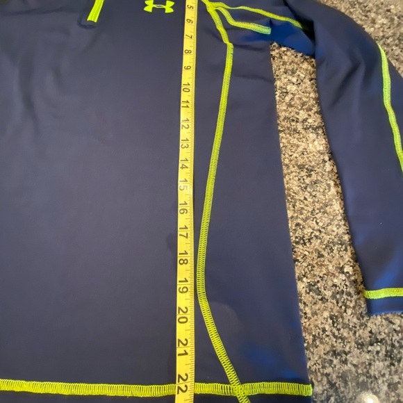 🔆3/$25🔆 Under Armour Navy and Neon Green Long Sleeve Top Size L (Boy-Youth) - Picture 6 of 6